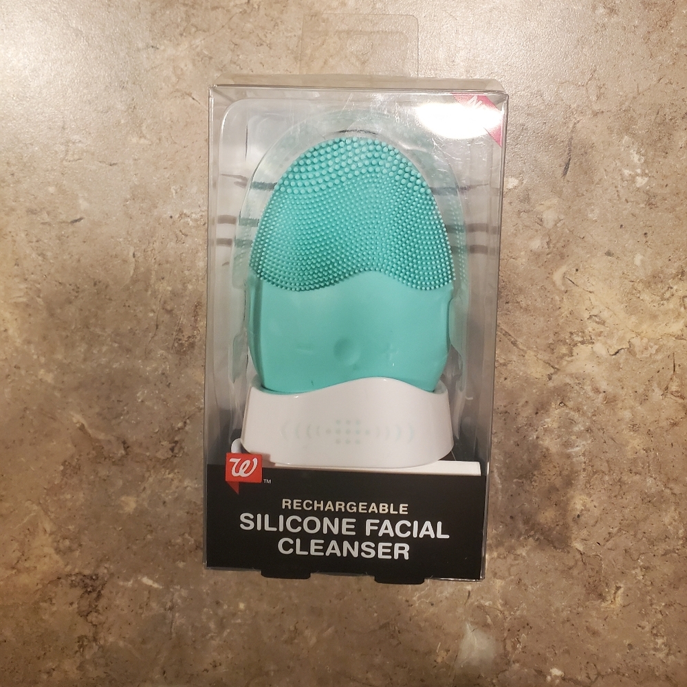 RECHARGEABLE SILICONE FACIAL CLEANSER | NIB